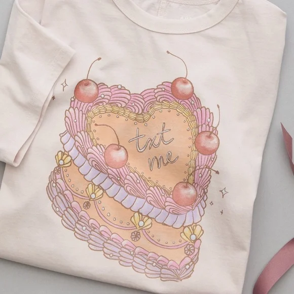 NWT American Eagle Valentine’s Oversized Tshirt - Picture 2 of 6